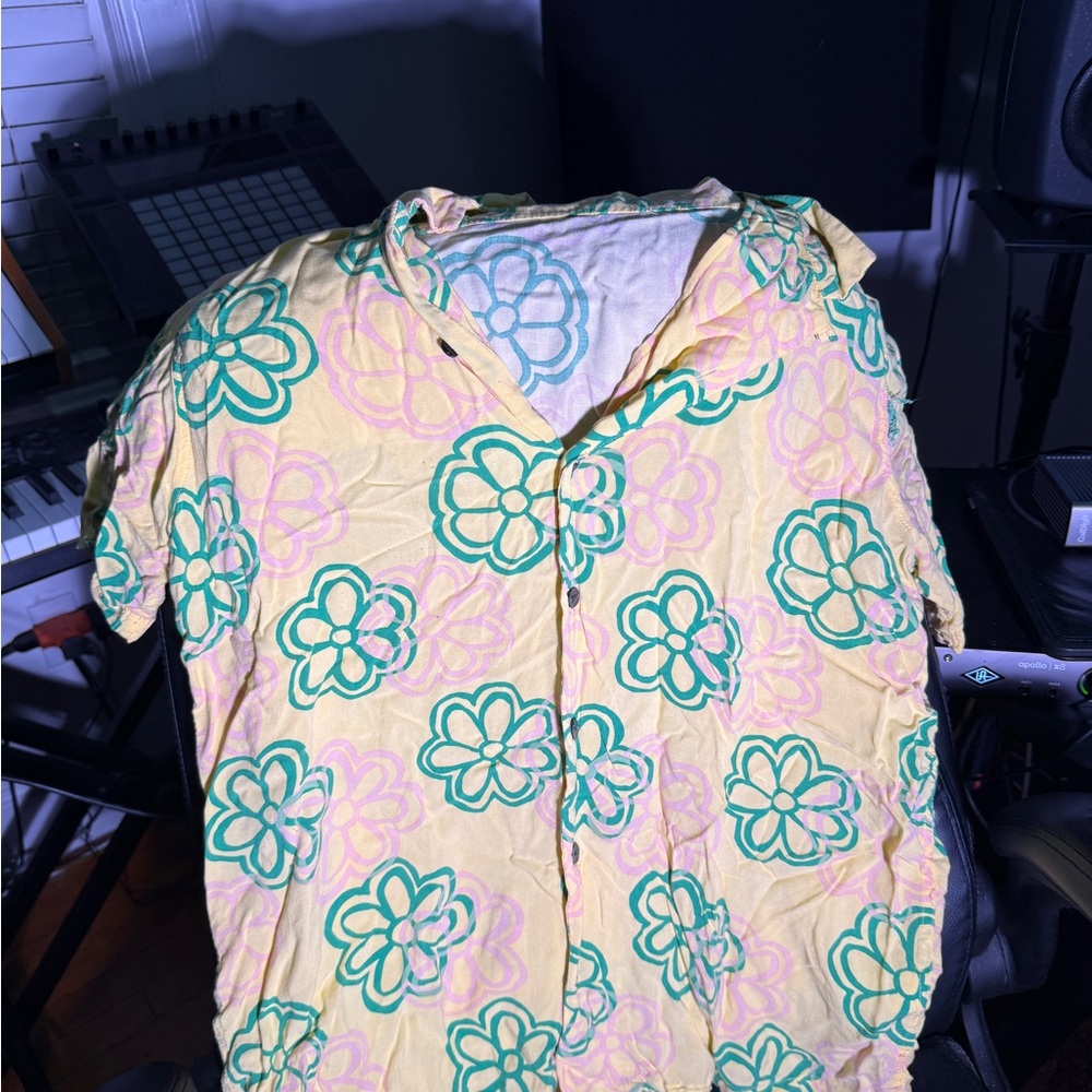 PacSun Yellow Floral Short Sleeve Shirt